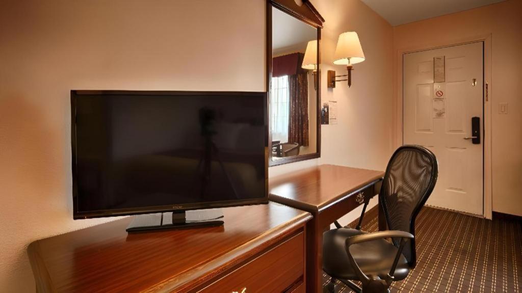 Best Western Johnson City Inn Bagian luar foto